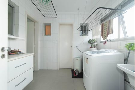 Apartamento à venda com 169m², 3 quartos e 3 vagas Apartamento à venda com 169m², 3 quartos e 3 vagasLavanderia