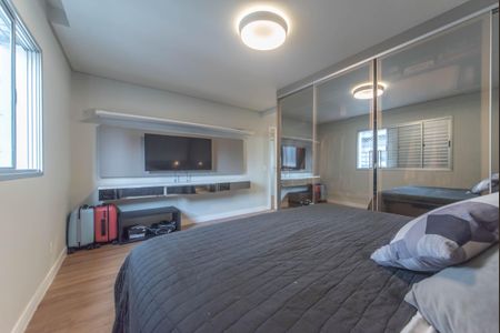 Apartamento à venda com 169m², 3 quartos e 3 vagas Apartamento à venda com 169m², 3 quartos e 3 vagasSuíte