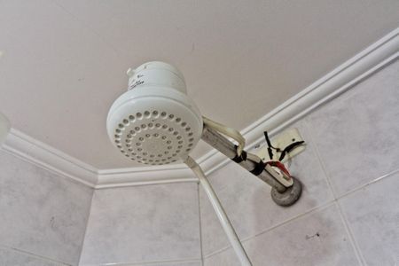 Casa à venda com 90m², 2 quartos e 1 vaga Casa à venda com 90m², 2 quartos e 1 vagaÁrea externa - banheiro