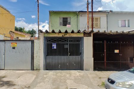 Casa à venda com 90m², 2 quartos e 1 vaga Casa à venda com 90m², 2 quartos e 1 vagaFachada