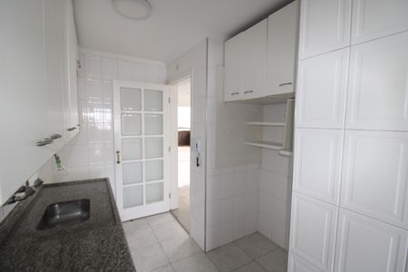 Apartamento à venda com 120m², 2 quartos e 2 vagasCozinha