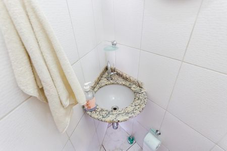 Casa à venda com 100m², 3 quartos e 2 vagas Casa à venda com 100m², 3 quartos e 2 vagasLavabo