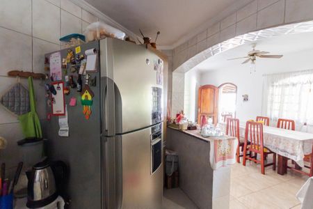 Casa à venda com 100m², 3 quartos e 2 vagas Casa à venda com 100m², 3 quartos e 2 vagasCozinha