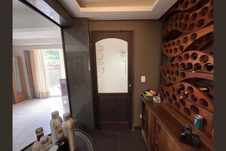 Casa de condomínio para alugar com 750m², 4 quartos e 3 vagas Casa de condomínio para alugar com 750m², 4 quartos e 3 vagasAdega