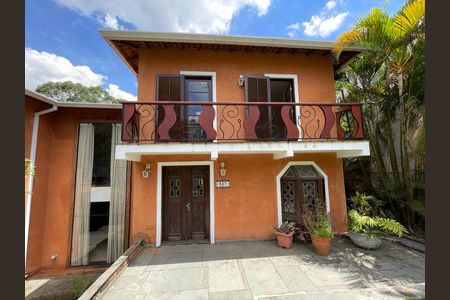 Casa de condomínio para alugar com 750m², 4 quartos e 3 vagas Casa de condomínio para alugar com 750m², 4 quartos e 3 vagasFachada