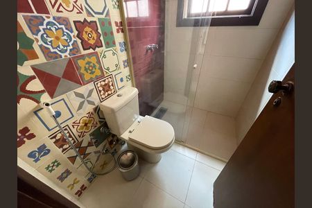 Casa de condomínio para alugar com 750m², 4 quartos e 3 vagas Casa de condomínio para alugar com 750m², 4 quartos e 3 vagasBanheiro 2