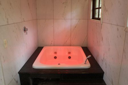 Casa de condomínio para alugar com 750m², 4 quartos e 3 vagasBanheiro da Suíte 1