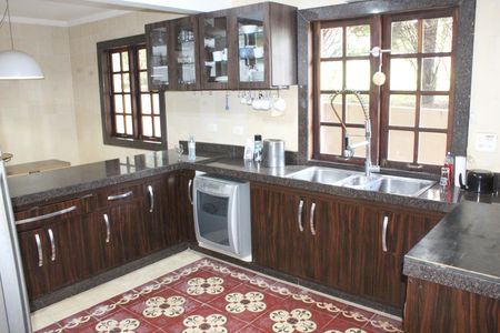 Casa de condomínio para alugar com 750m², 4 quartos e 3 vagasCozinha