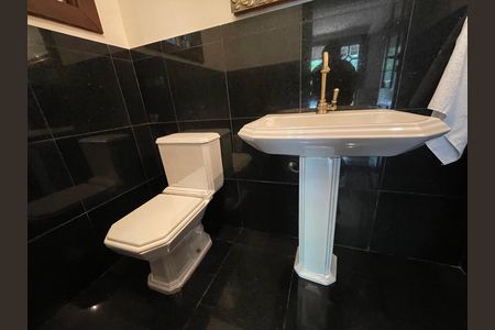 Casa de condomínio para alugar com 750m², 4 quartos e 3 vagas Casa de condomínio para alugar com 750m², 4 quartos e 3 vagasLavabo