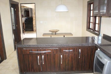 Casa de condomínio para alugar com 750m², 4 quartos e 3 vagasCozinha
