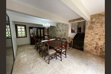 Casa de condomínio para alugar com 750m², 4 quartos e 3 vagas Casa de condomínio para alugar com 750m², 4 quartos e 3 vagasSala de Jantar