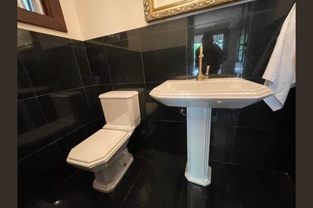 Casa de condomínio para alugar com 750m², 4 quartos e 3 vagas Casa de condomínio para alugar com 750m², 4 quartos e 3 vagasLavabo