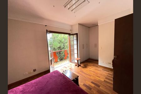 Casa de condomínio para alugar com 750m², 4 quartos e 3 vagas Casa de condomínio para alugar com 750m², 4 quartos e 3 vagasQuarto 2