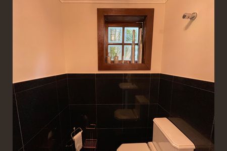 Casa de condomínio para alugar com 750m², 4 quartos e 3 vagas Casa de condomínio para alugar com 750m², 4 quartos e 3 vagasLavabo