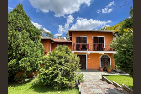 Casa de condomínio para alugar com 750m², 4 quartos e 3 vagas Casa de condomínio para alugar com 750m², 4 quartos e 3 vagasFachada