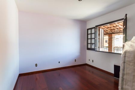 Casa à venda com 397m², 5 quartos e 2 vagasquarto 4