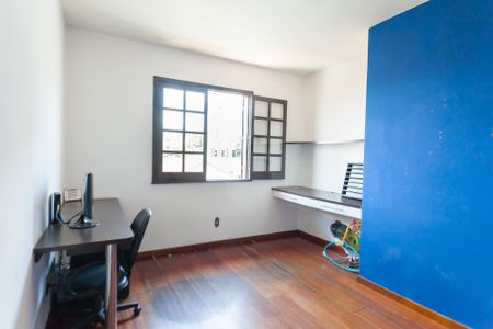 Casa à venda com 397m², 5 quartos e 2 vagasquarto 2