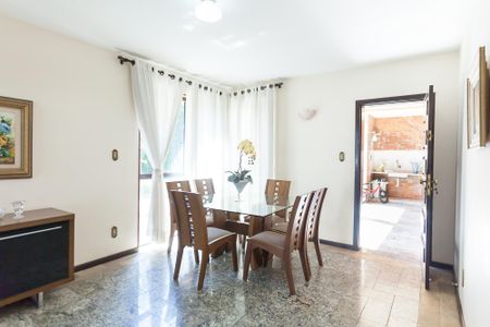 Casa à venda com 397m², 5 quartos e 2 vagasSala de Jantar