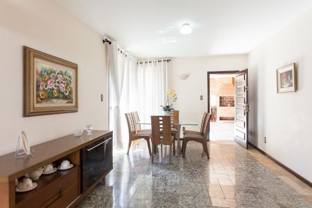 Casa à venda com 397m², 5 quartos e 2 vagasSala de Jantar