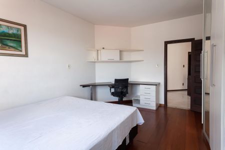 Casa à venda com 397m², 5 quartos e 2 vagasquarto 3