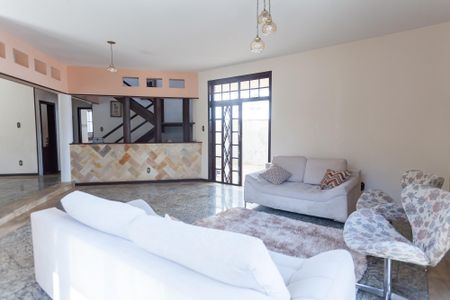 Casa à venda com 397m², 5 quartos e 2 vagassala