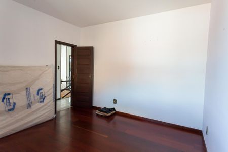 Casa à venda com 397m², 5 quartos e 2 vagasquarto 4