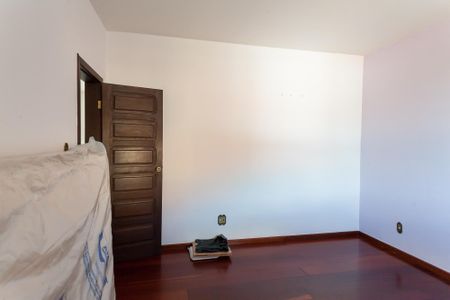 Casa à venda com 397m², 5 quartos e 2 vagasquarto 4