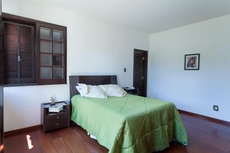 Casa à venda com 397m², 5 quartos e 2 vagassuite