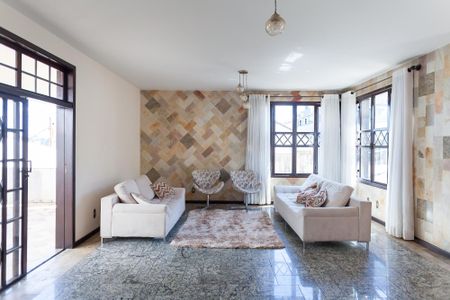 Casa à venda com 397m², 5 quartos e 2 vagassala