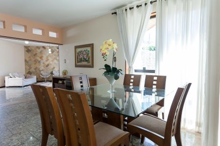 Casa à venda com 397m², 5 quartos e 2 vagasSala de Jantar