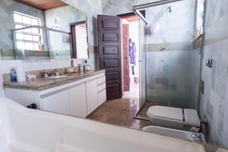 Casa à venda com 397m², 5 quartos e 2 vagasbanheiro suite