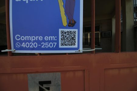 Apartamento à venda com 50m², 2 quartos e 1 vagaFachada da casa e placa