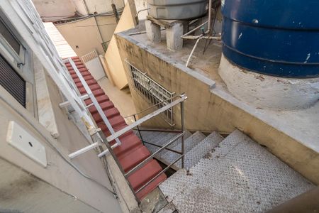 Apartamento para alugar com 60m², 1 quarto e sem vagaSala - Escada de acesso
