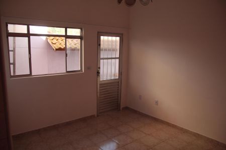 Casa para alugar com 70m², 1 quarto e sem vaga Casa para alugar com 70m², 1 quarto e sem vagaSala