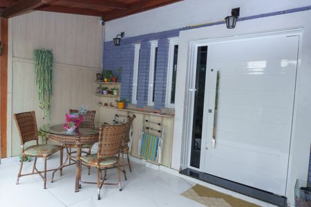 Casa à venda com 164m², 3 quartos e 3 vagas Casa à venda com 164m², 3 quartos e 3 vagasÁrea comum