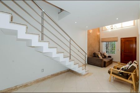 Casa à venda com 175m², 3 quartos e 3 vagasSala