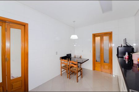 Casa à venda com 175m², 3 quartos e 3 vagasCozinha