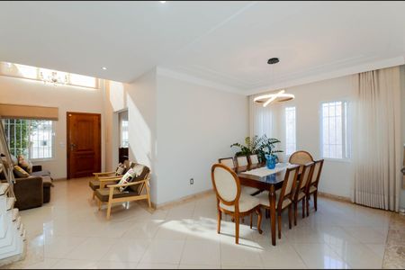 Casa à venda com 175m², 3 quartos e 3 vagasSala