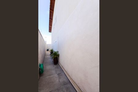 Casa à venda com 175m², 3 quartos e 3 vagasCorredor Lateral 