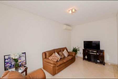 Casa à venda com 175m², 3 quartos e 3 vagasSala de Tv