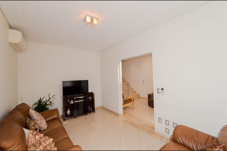 Casa à venda com 175m², 3 quartos e 3 vagasSala de Tv