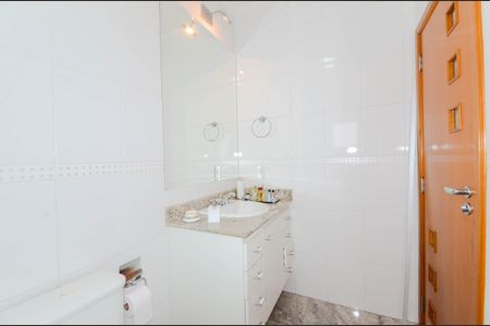 Casa à venda com 175m², 3 quartos e 3 vagasBanheiro da Suíte