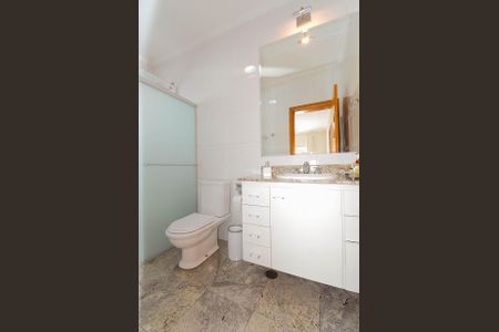 Casa à venda com 175m², 3 quartos e 3 vagasBanheiro da Suíte