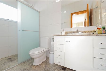 Casa à venda com 175m², 3 quartos e 3 vagasBanheiro da Suíte