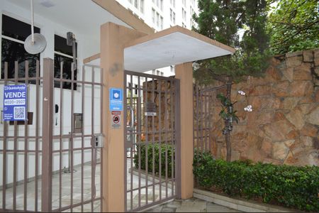 Apartamento à venda com 131m², 3 quartos e 3 vagasFachada e Plaquinha