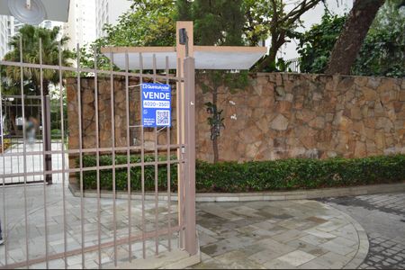 Apartamento à venda com 131m², 3 quartos e 3 vagasFachada e Plaquinha