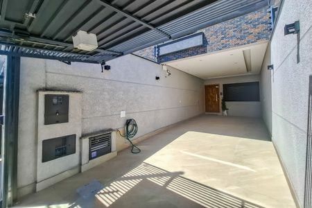 Casa para alugar com 160m², 4 quartos e 2 vagasGaragem / Entrada