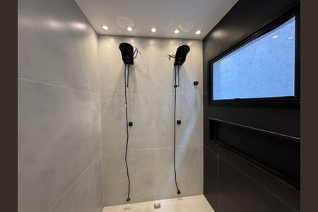 Casa de condomínio à venda com 180m², 4 quartos e 2 vagasSuíte 1 - Banheiro