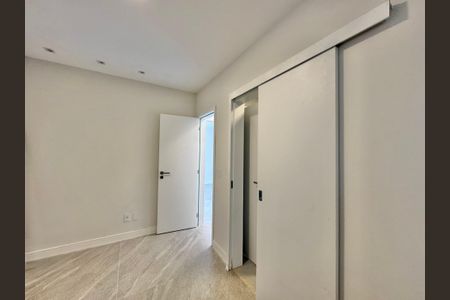 Casa de condomínio à venda com 180m², 4 quartos e 2 vagasSuíte 4