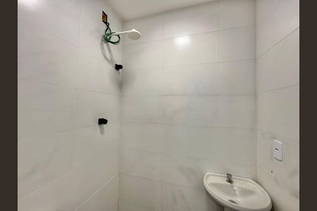 Casa de condomínio à venda com 180m², 4 quartos e 2 vagasÁrea de Serviço - Banheiro